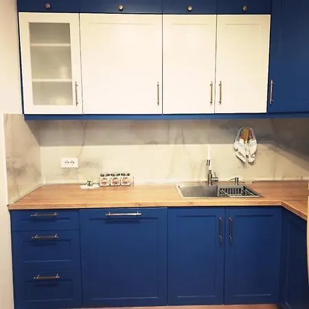 Marina's Qsut Tirana