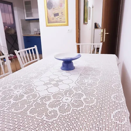 Marina's Qsut * 地拉那