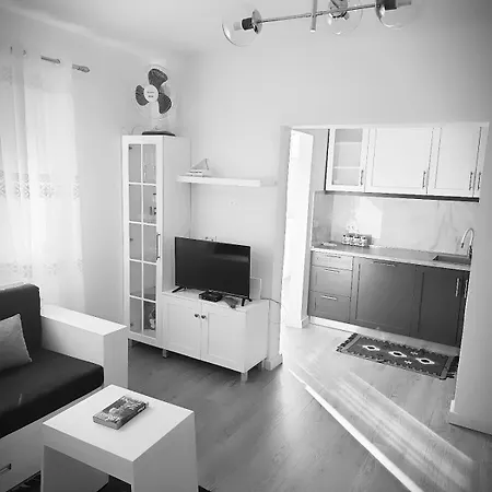 Marina's Qsut * 地拉那